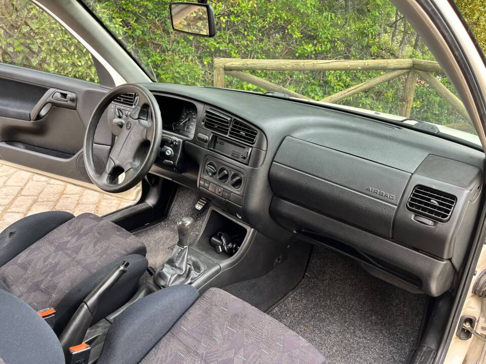 Imagen 6/9 de Volkswagen Golf III GTI 2.0 (1994)