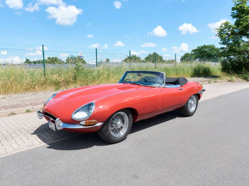 Image 1/80 of Jaguar E-Type 4.2 (1966)