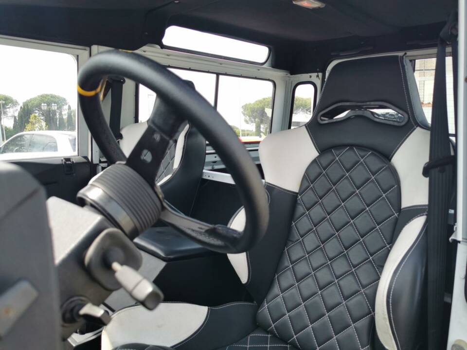 Image 16/45 of Land Rover Defender 110 Td5 (2001)