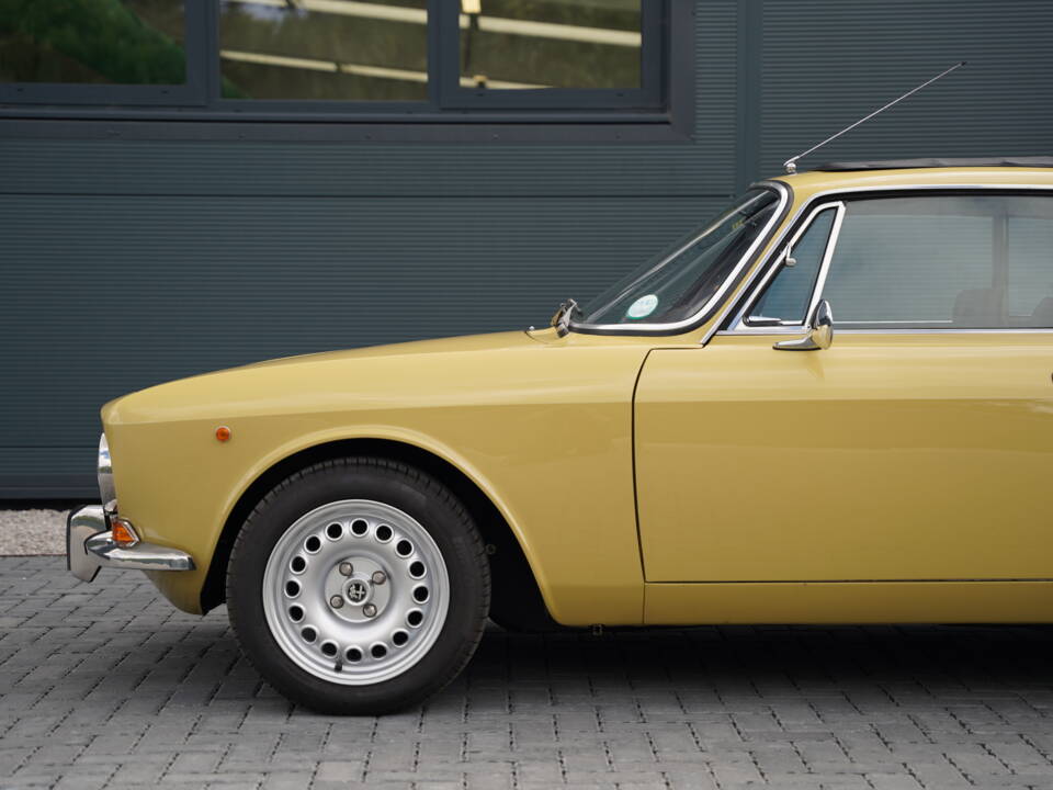 Bild 9/50 von Alfa Romeo 2000 GT Veloce (1975)
