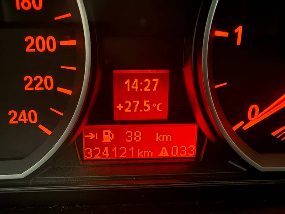 Image 17/18 of BMW 118i (2008)