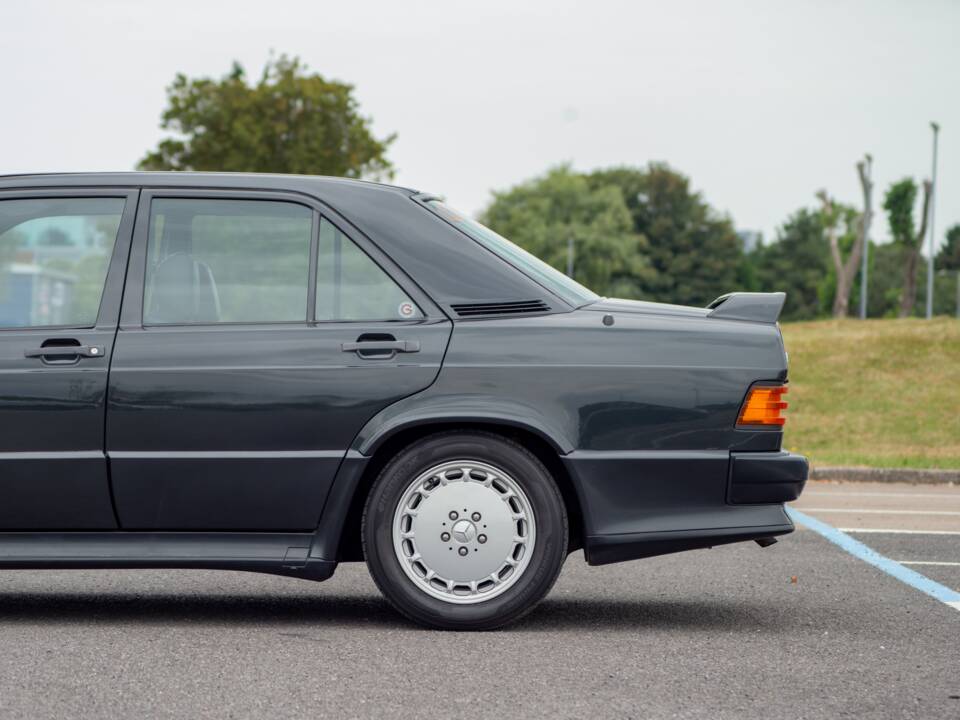 Bild 17/27 von Mercedes-Benz 190 E 2.3-16 (1985)