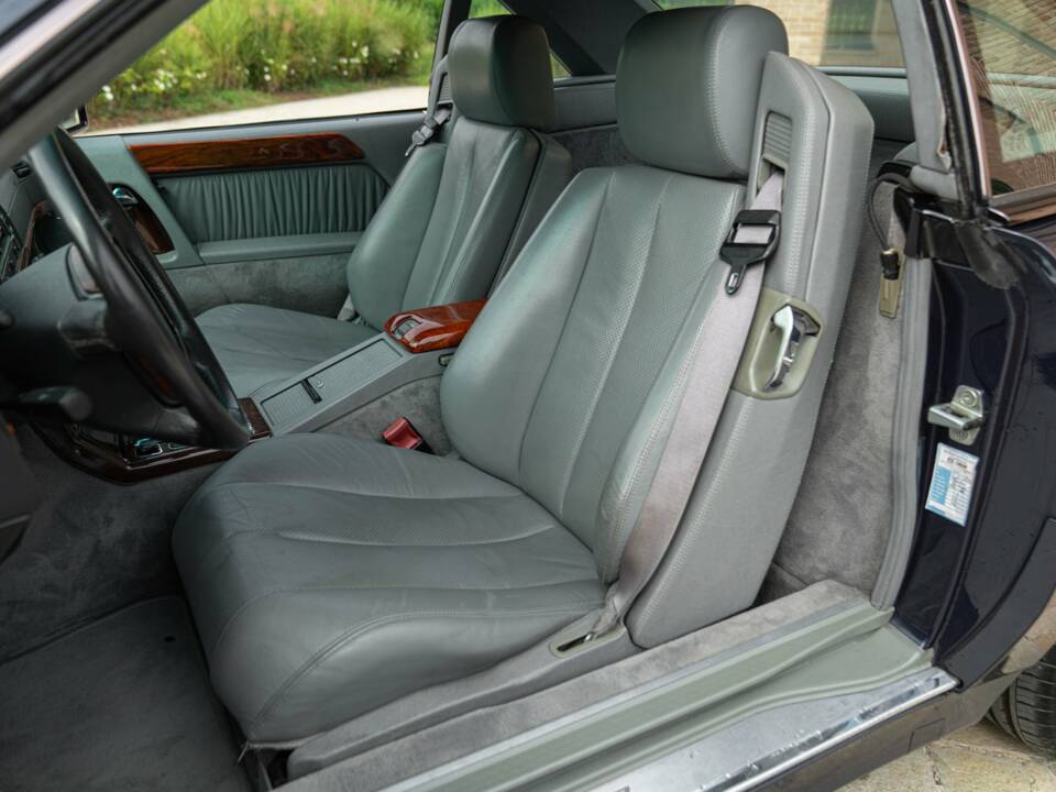 Image 24/50 of Mercedes-Benz SL 320 (1995)