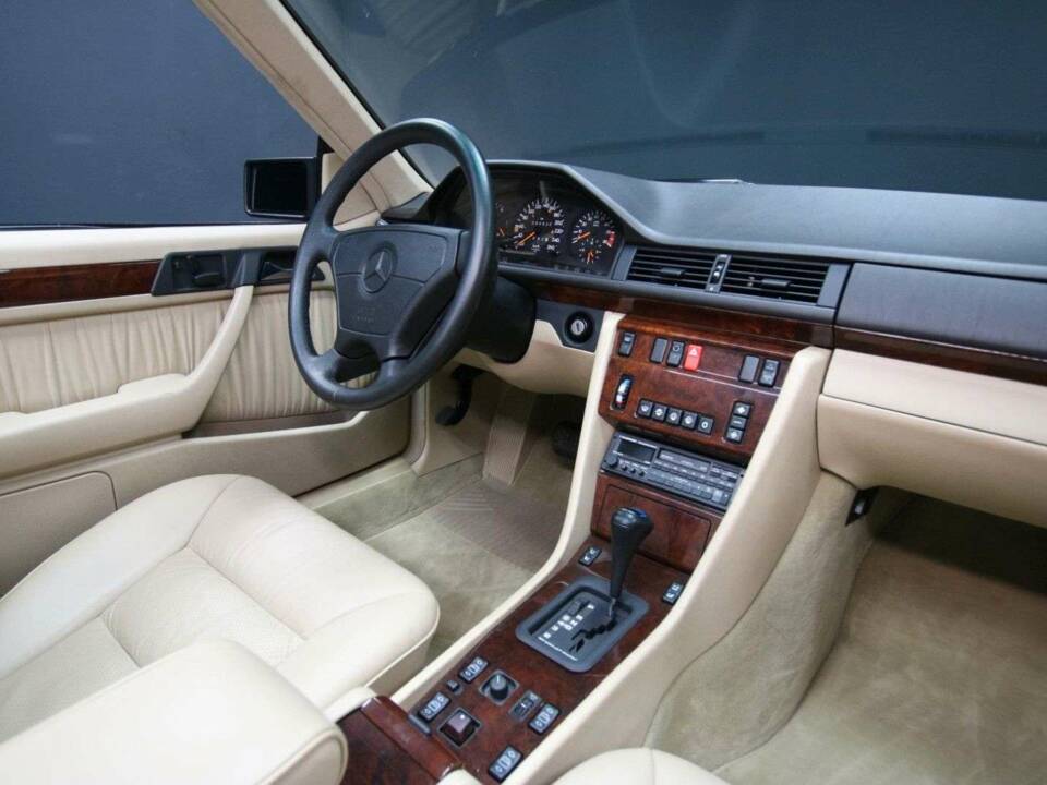 Bild 16/30 von Mercedes-Benz 300 CE-24 (1993)