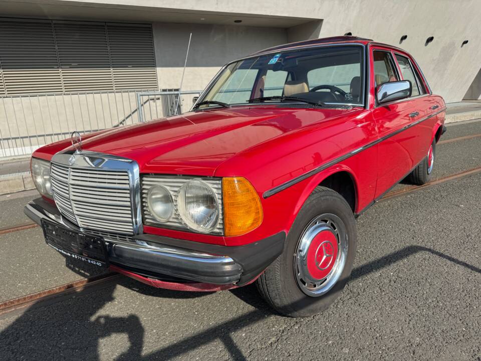 Afbeelding 15/65 van Mercedes-Benz 200 D (1982)