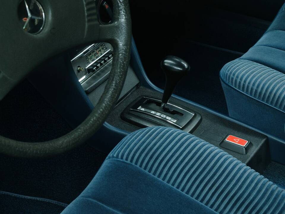 Bild 26/50 von Mercedes-Benz 230 (1977)