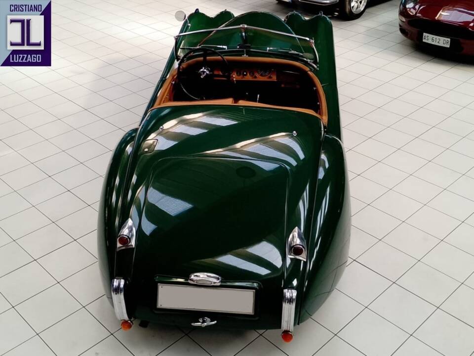 Image 8/57 of Jaguar XK 120 SE OTS (1953)