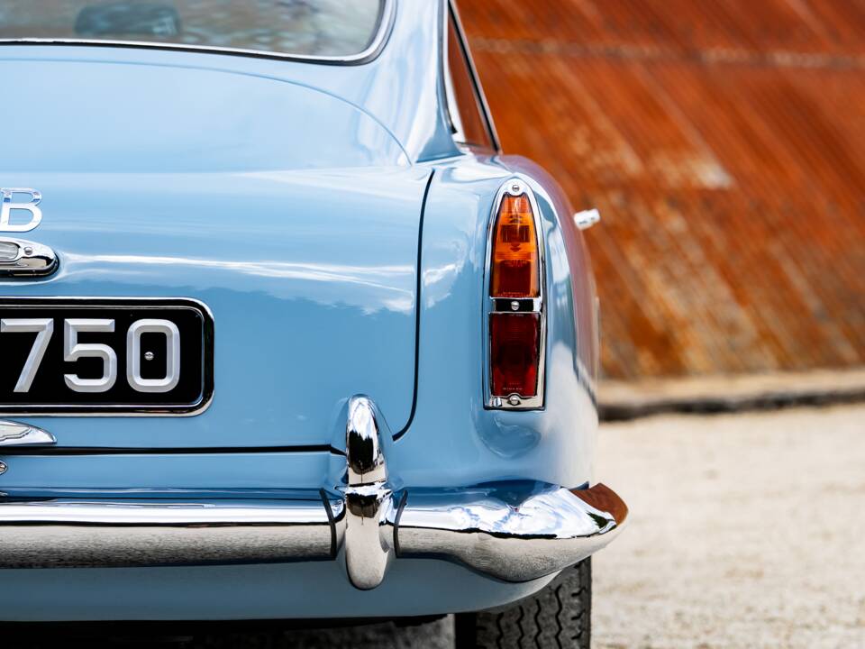 Image 41/56 of Aston Martin DB 4 (1960)
