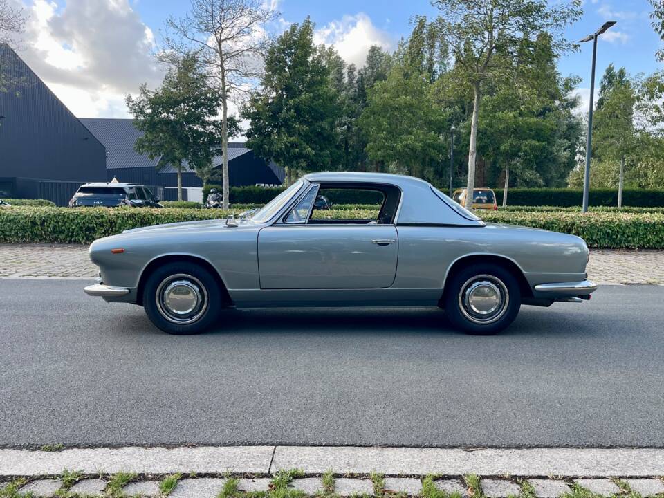 Image 2/18 of Lancia Flavia 1.8 (Vignale) (1968)