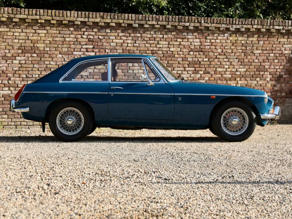 Immagine 37/50 di MG MGB GT (1971)