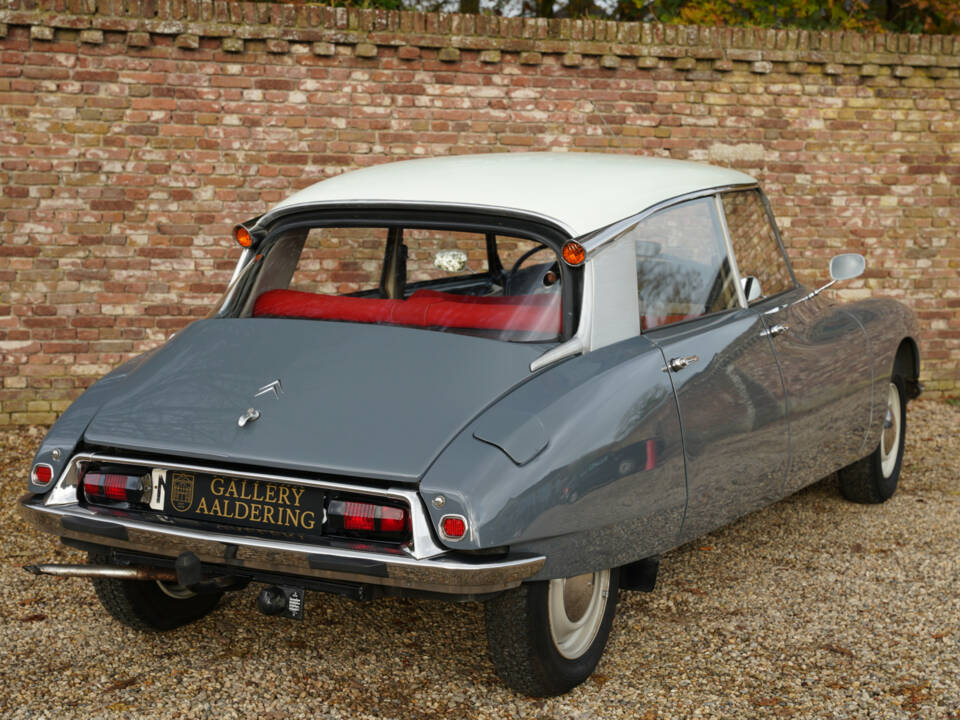 Image 47/50 of Citroën D Spécial (1967)