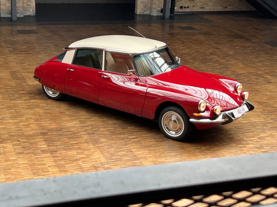 Image 7/37 of Citroën ID 19 (1967)