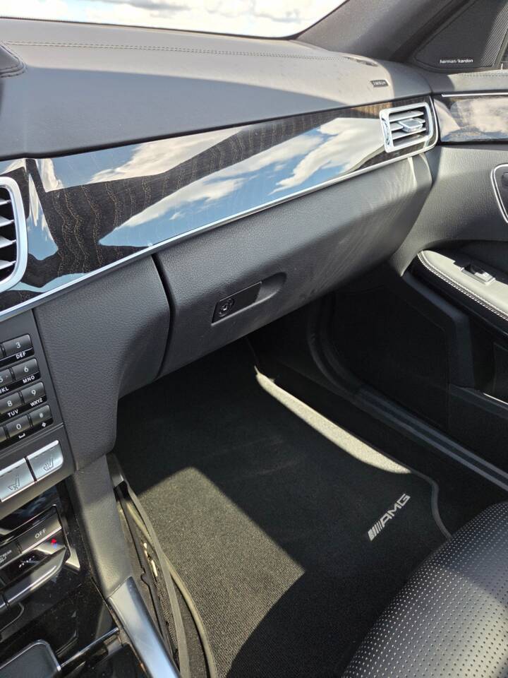 Immagine 8/11 di Mercedes-Benz E 63 S AMG 4MATIC T (2013)
