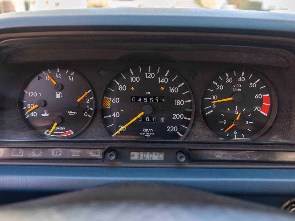 Bild 54/69 von Mercedes-Benz 190 E (1988)