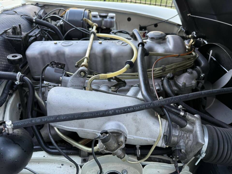 Image 33/48 of Mercedes-Benz 280 SL (1970)