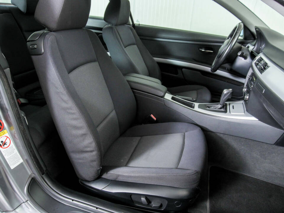 Imagen 33/50 de BMW 325i (2007)