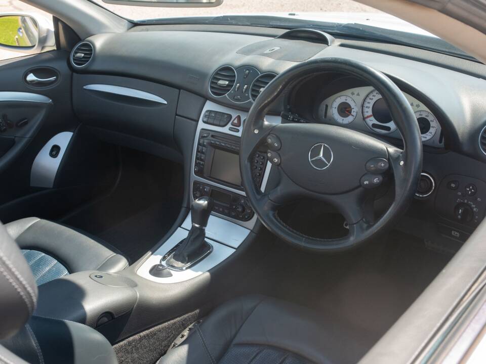 Image 4/50 of Mercedes-Benz CLK 55 AMG (2003)