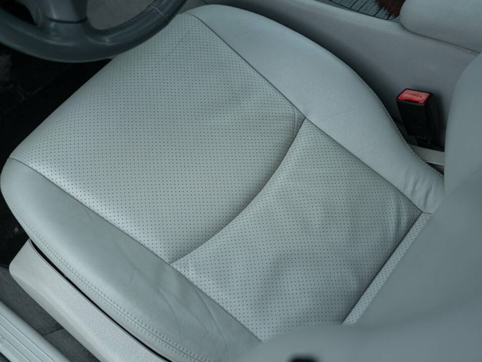 Image 37/50 of Mercedes-Benz C 320 T (2001)