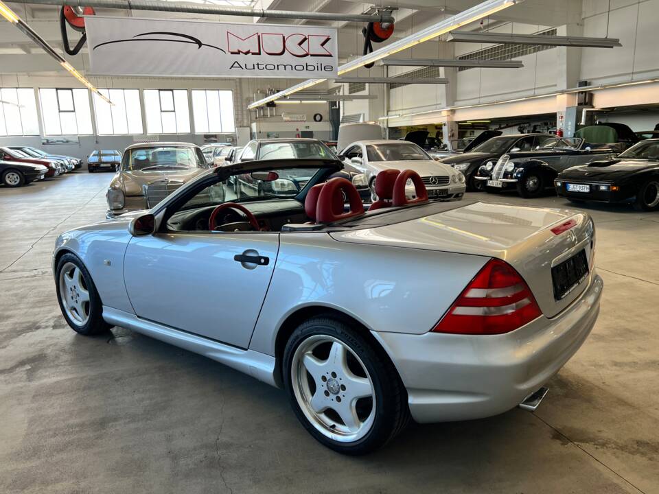 Image 34/40 de Mercedes-Benz SLK 230 Kompressor (1998)