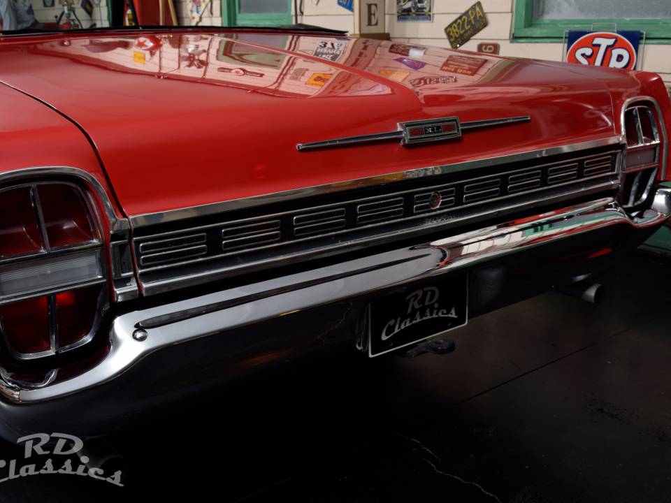 Image 13/42 of Ford Galaxy 500 Sunliner (1968)