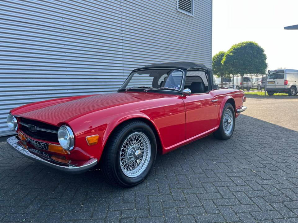 Image 2/8 of Triumph TR 6 (1971)