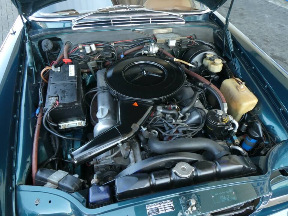 Image 14/20 of Mercedes-Benz 280 SE 3,5 (1971)