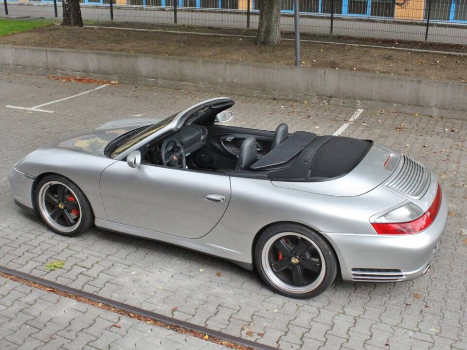 Bild 7/17 von Porsche 911 Carrera 4 (2004)