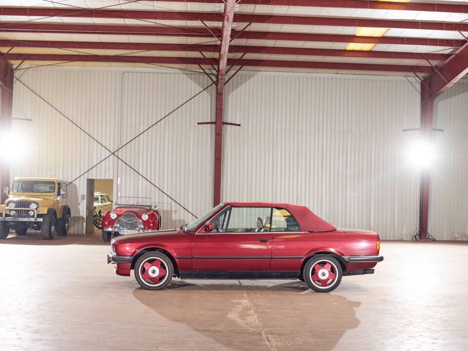 Image 3/45 of BMW 320i (1990)