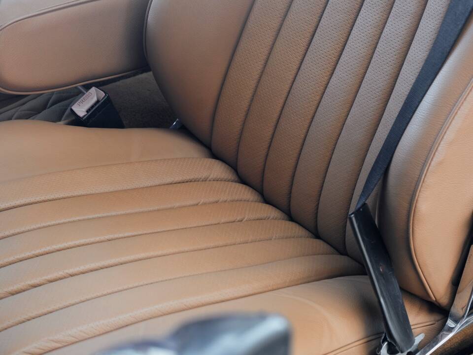 Image 47/50 de Mercedes-Benz 560 SL (1989)
