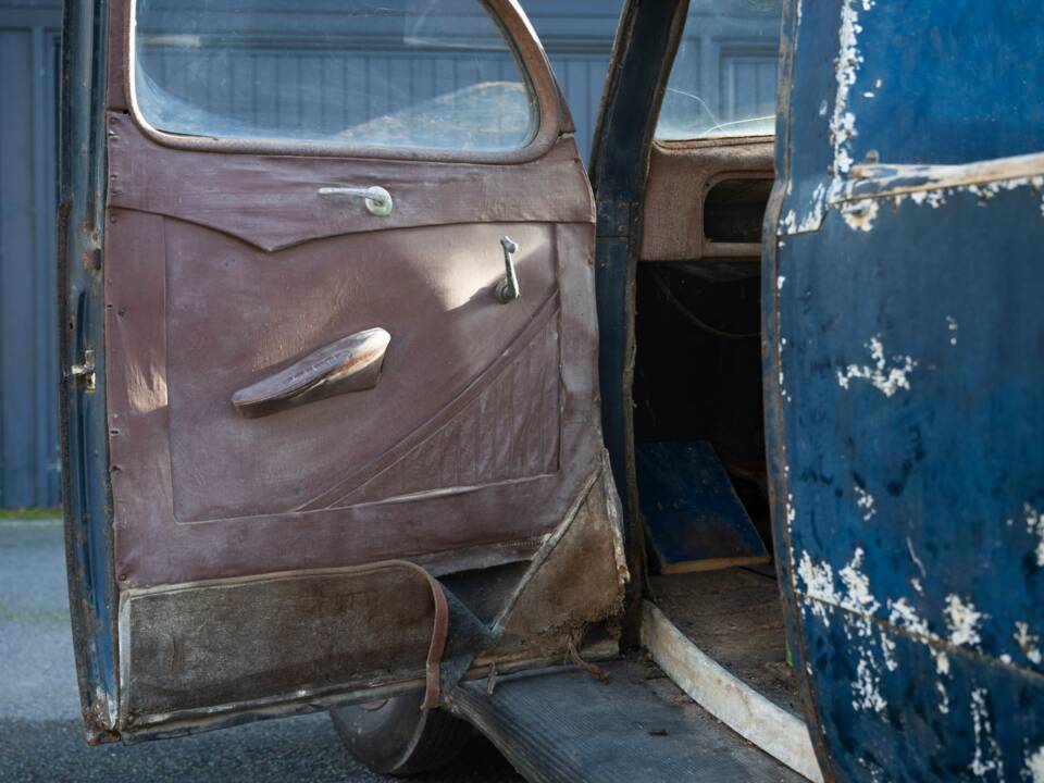 Image 79/134 of Ford V8 (1937)