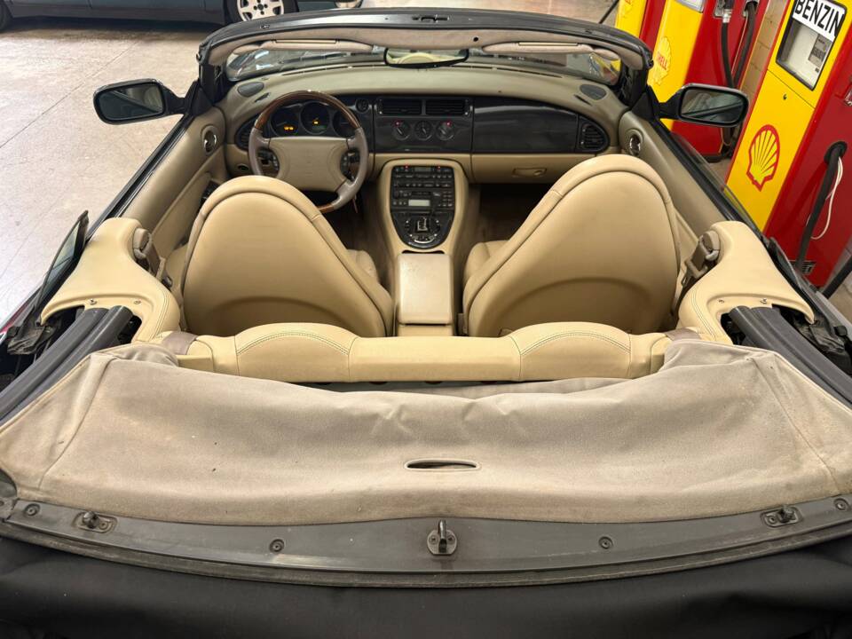 Image 21/21 of Jaguar XKR (1998)