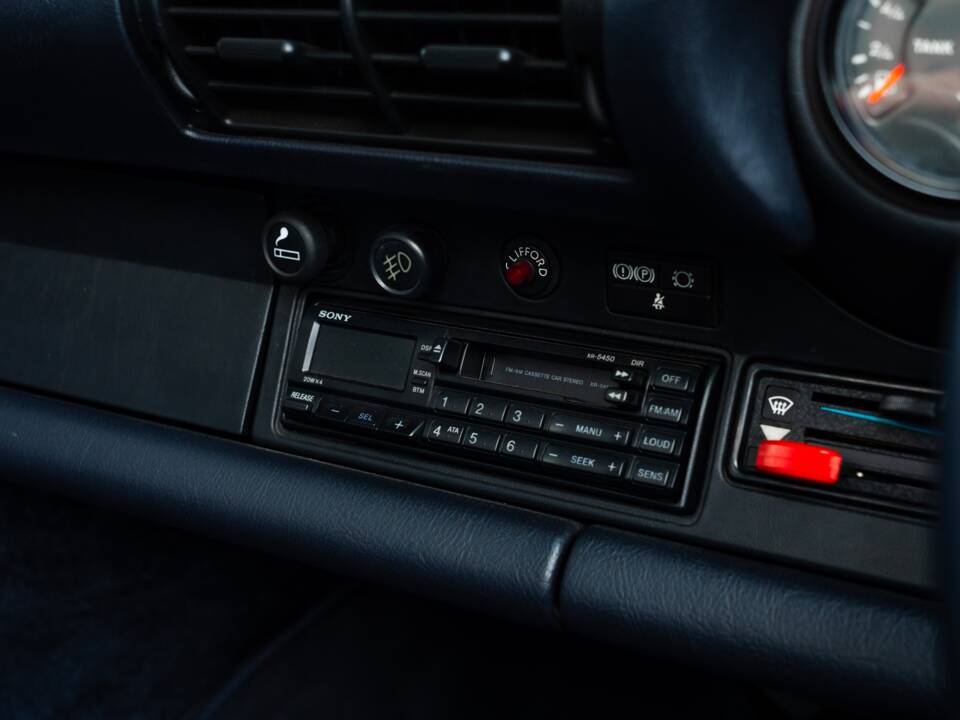 Bild 26/48 von Porsche 911 Speedster 3.2 (1989)