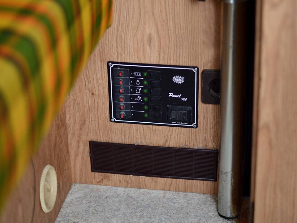 Image 9/18 of Volkswagen T2b panel van (1978)