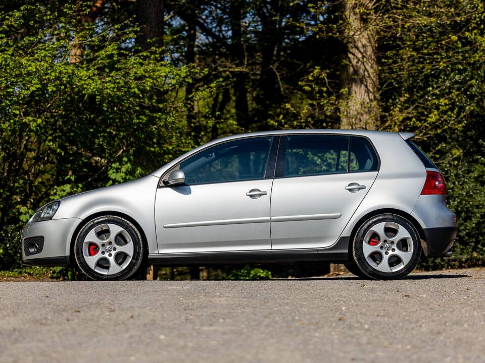 Bild 2/50 von Volkswagen Golf V GTI (2006)