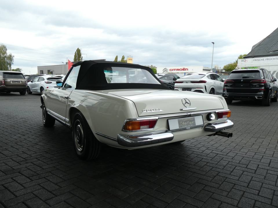 Image 6/26 de Mercedes-Benz 280 SL (1968)