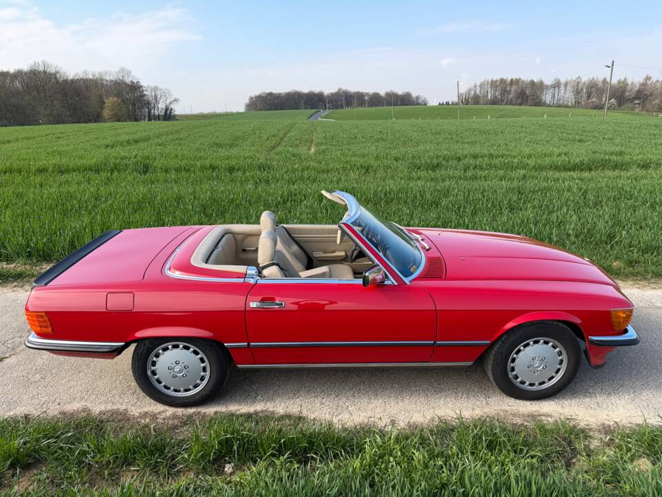 Afbeelding 3/33 van Mercedes-Benz 500 SL (1988)