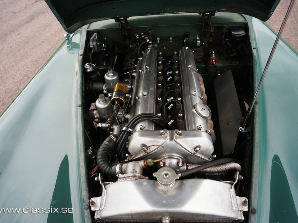 Image 16/23 of Jaguar XK 120 DHC (1954)