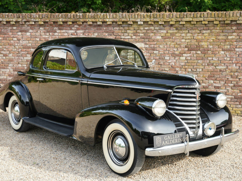 Image 37/50 of Oldsmobile F-Series Business Coupe (1938)