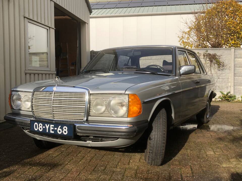 Image 8/10 de Mercedes-Benz 200 D (1977)