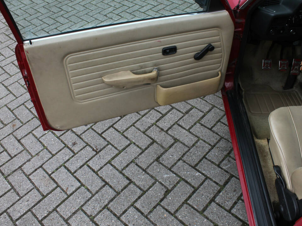 Image 8/30 of BMW 320i (1982)