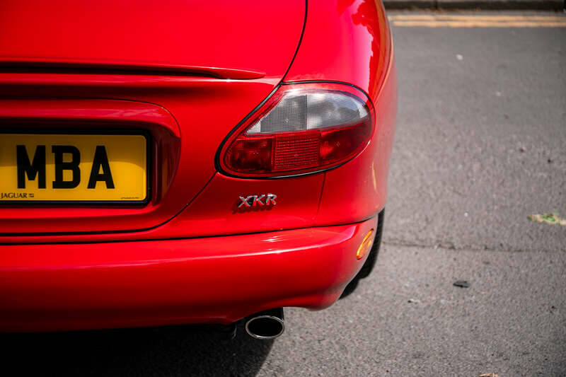 Image 21/33 of Jaguar XK8 4.0 (1999)