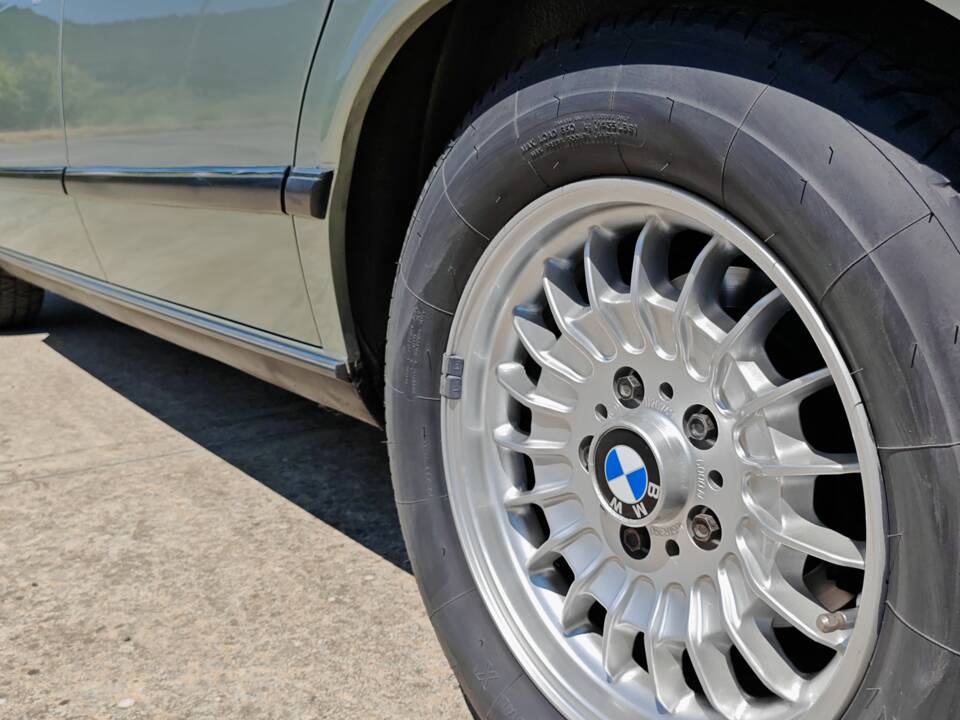 Bild 26/50 von BMW 745i (1982)