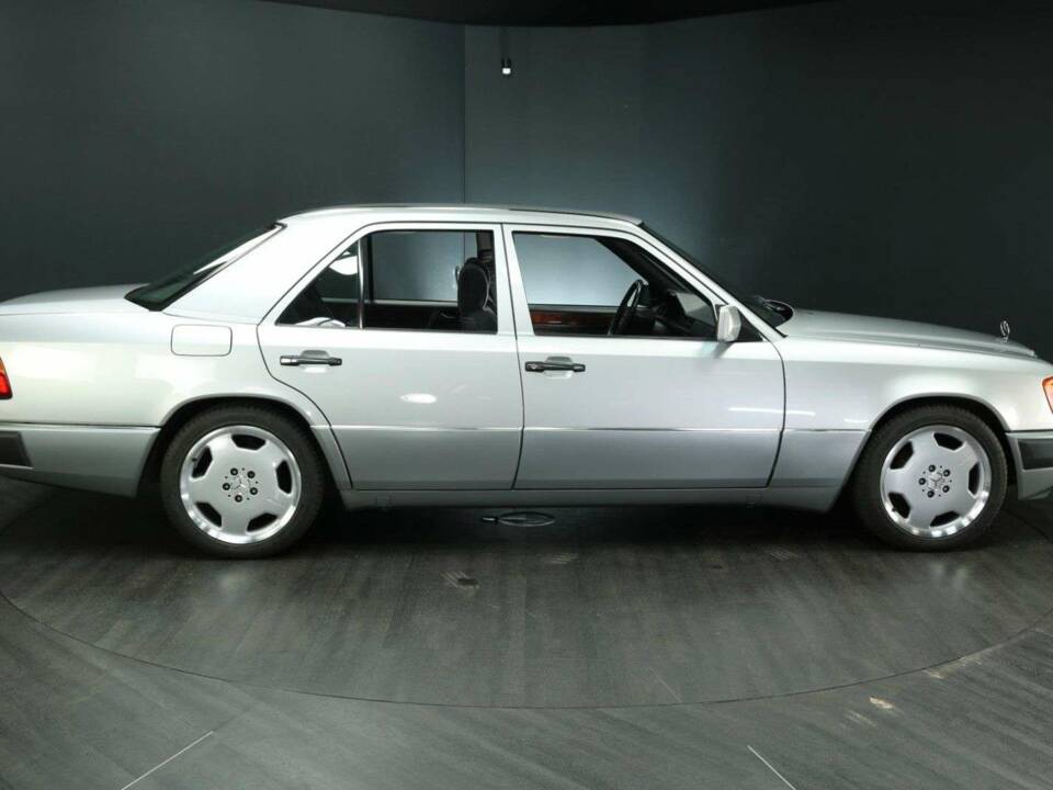 Bild 6/50 von Mercedes-Benz 300 E-24 (1992)