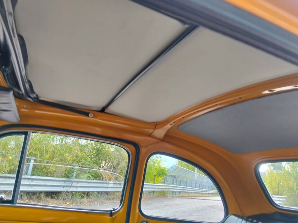 Image 17/33 of FIAT 500 L (1970)