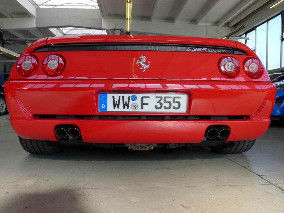 Afbeelding 27/41 van Ferrari F 355 Berlinetta (1995)