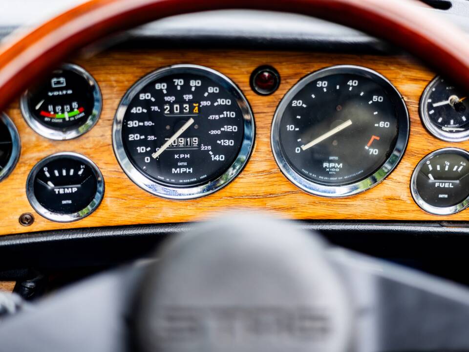 Image 20/26 de Triumph Stag (1973)