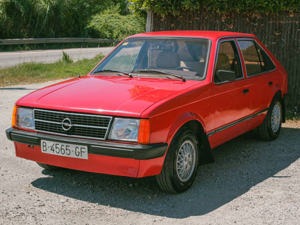 Imagen 3/26 de Opel Kadett 1,3 S (1984)