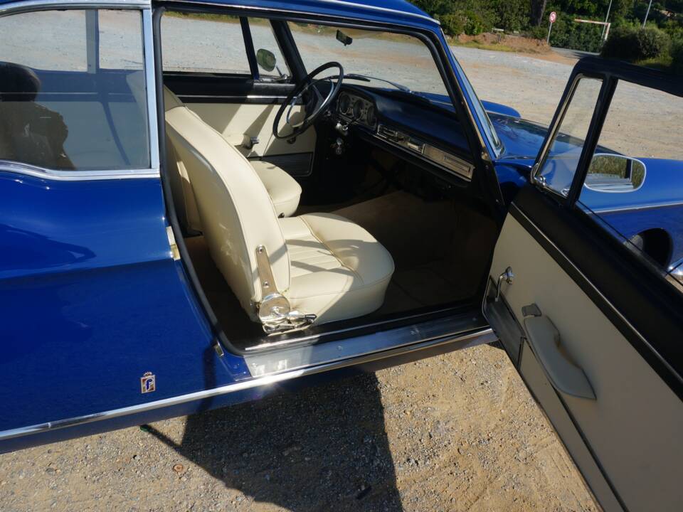 Image 22/46 of Peugeot 404 Coupé (1967)
