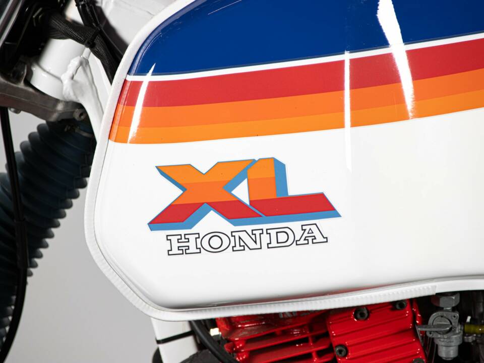 Image 17/50 of Honda DUMMY (1986)