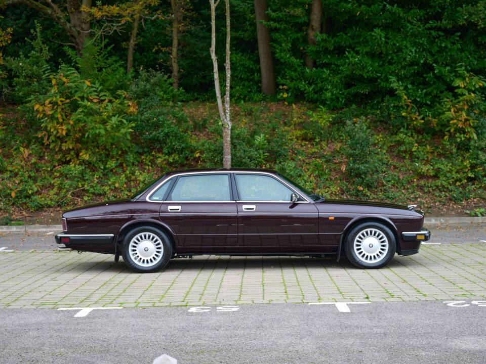 Immagine 4/8 di Jaguar XJ12 6.0 (1994)